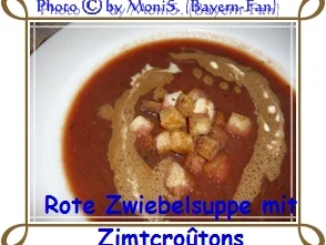 Rezept: Rote Zwiebelsuppe mit Zimtcroûtons und Balsamico-Schaum Rote Zwiebelsuppe mit Zimtcroûtons und Balsamico-Schaum - Rezept
