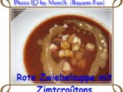 Rote Zwiebelsuppe mit Zimtcroûtons und Balsamico-Schaum - Rezept