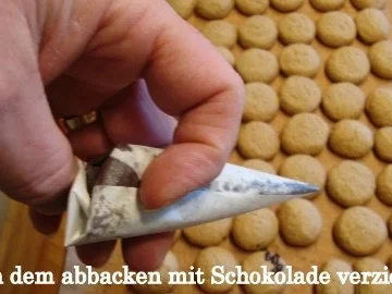 Rezept: Walnussküßchen Bild Nr. 7 Walnussküßchen - Rezept - Bild Nr. 7