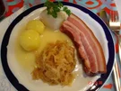 Raucherfleisch mit Sauerkraut und Salzkartoffeln - Rezept