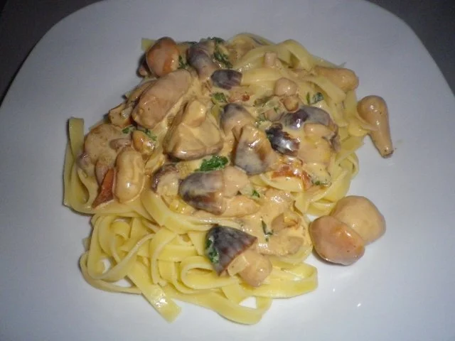 Rezept: Bandnudeln mit Sahnepilzen Bandnudeln mit Sahnepilzen - Rezept