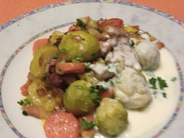 Rezept: Bunte Bratkartoffel-Rosenkohl-Pfanne Bunte Bratkartoffel-Rosenkohl-Pfanne - Rezept