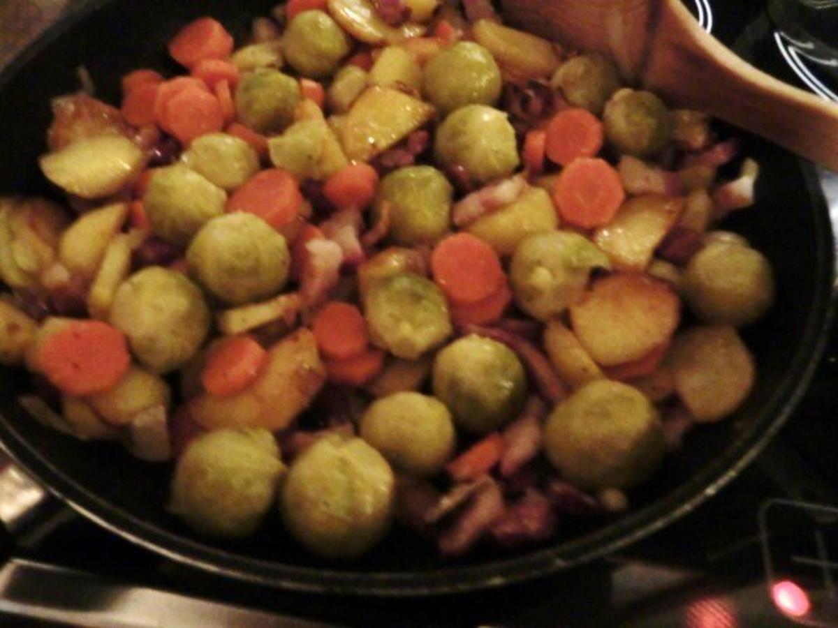 Bunte Bratkartoffel Rosenkohl Pfanne - einfach - 71 kcal/100g
