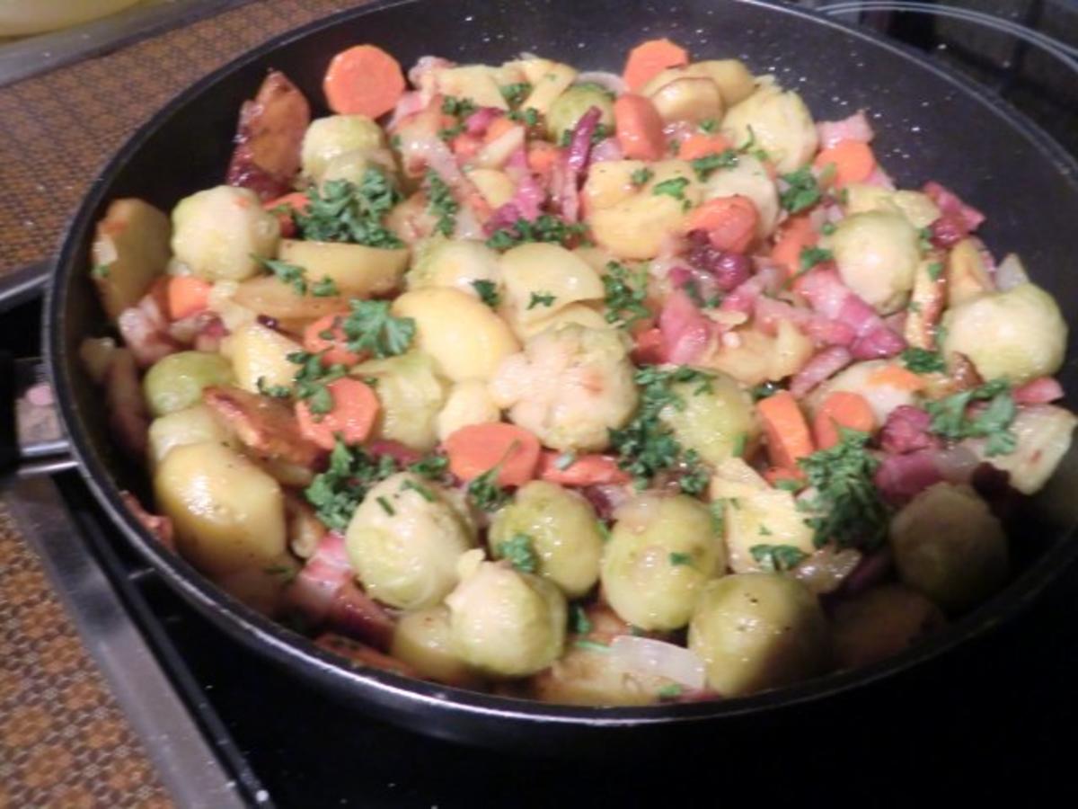 Bunte Bratkartoffel Rosenkohl Pfanne - einfach - 71 kcal/100g