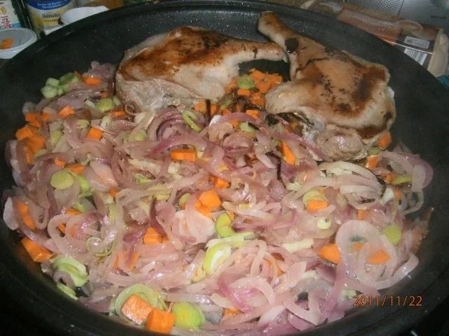 Putenkeulen mit Zwiebelsoße - Rezept