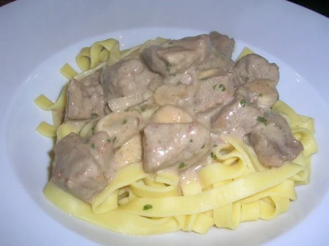 Rezept: Kalbsgulasch mit Champignons - klassisch zubereitet - Bild Nr. 8 Kalbsgulasch mit Champignons - klassisch zubereitet - - Rezept - Bild Nr. 8