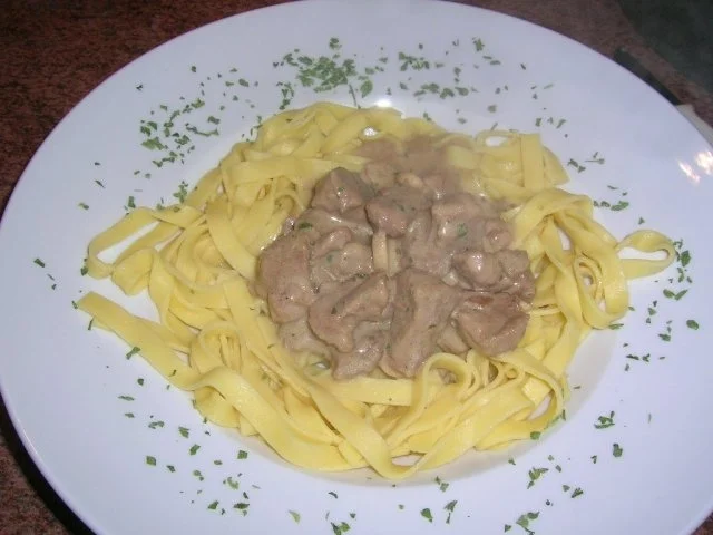 Rezept: Kalbsgulasch mit Champignons - klassisch zubereitet - Kalbsgulasch mit Champignons - klassisch zubereitet - - Rezept