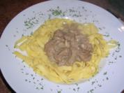 Kalbsgulasch mit Champignons - klassisch zubereitet - - Rezept