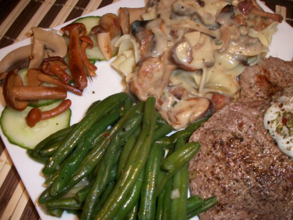 Rinderminutensteaks mit Mischpilzsoße und Prinzessbohnen - Rezept ...
