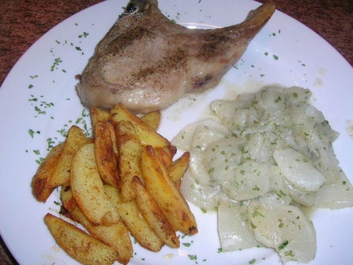 Iberico Kotelett NT gegart mit weißen Rübchen und Röstkartoffeln ...