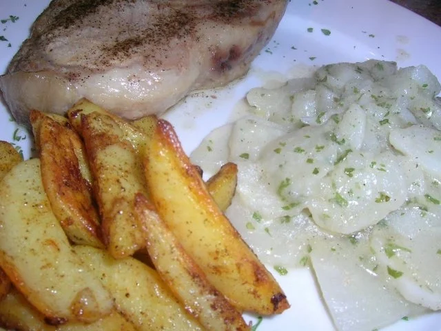 Iberico Kotelett (NT-gegart) mit weißen Rübchen und Röstkartoffeln - Rezept - Bild Nr. 2