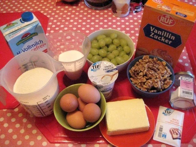 Gugelhupf mit Weintrauben und Walnüssen - Rezept - Bild Nr. 2