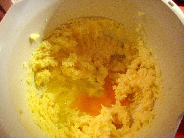 Gugelhupf mit Weintrauben und Walnüssen - Rezept - Bild Nr. 6