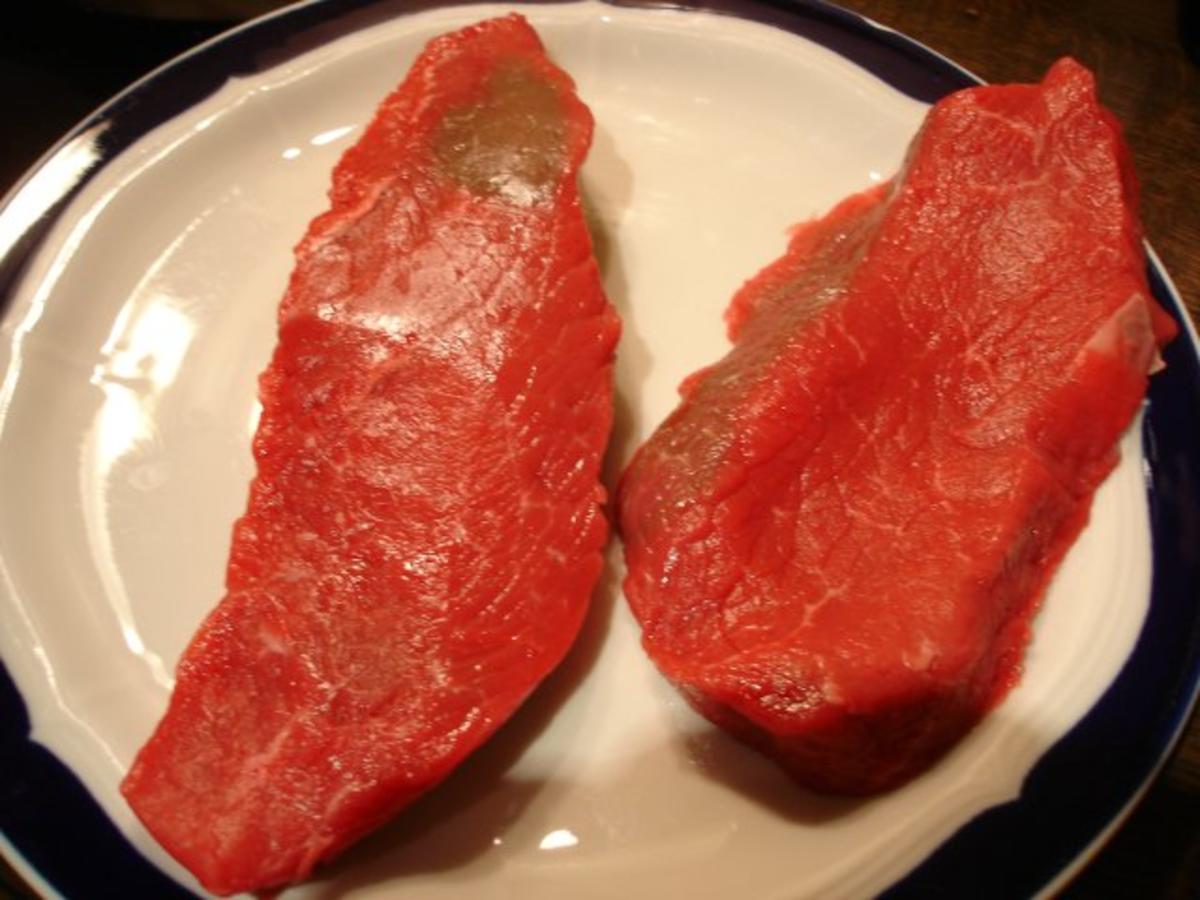 Rindersteak mit Champignons und Zwiebeln - Rezept - kochbar.de