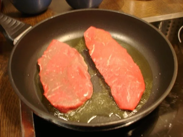 Rezept: Rindersteak mit Champignons und Zwiebeln Bild Nr. 5 Rindersteak mit Champignons und Zwiebeln - Rezept - Bild Nr. 5