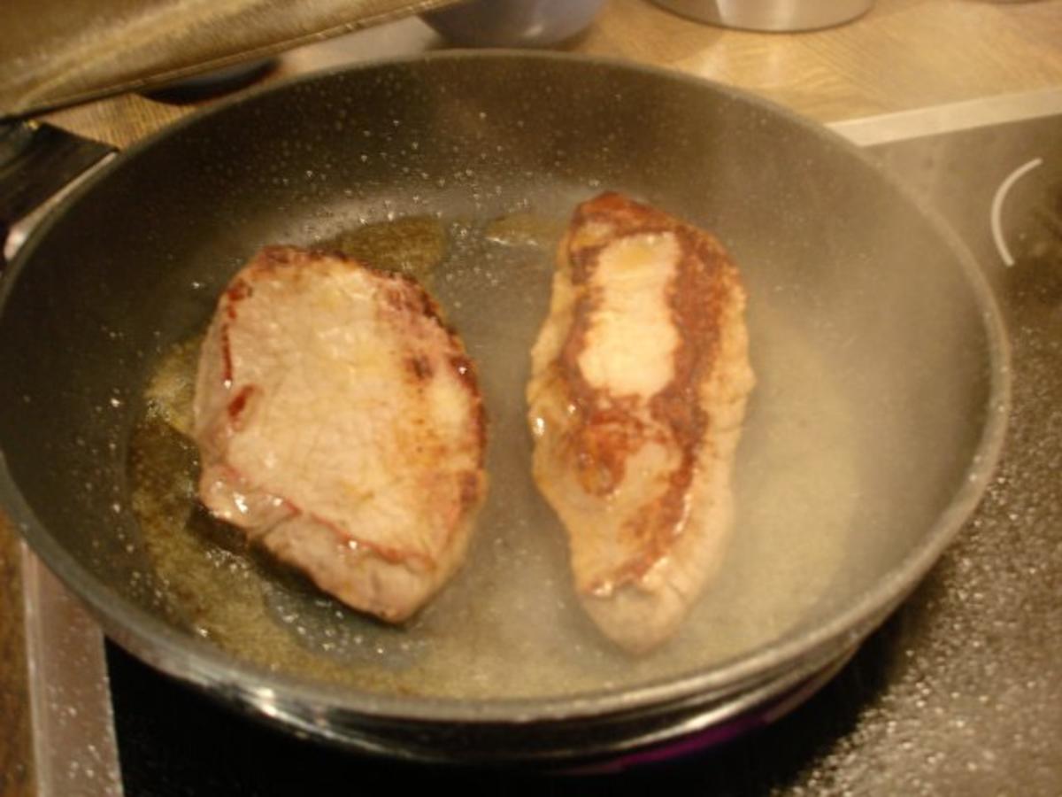 Rindersteak mit Champignons und Zwiebeln - Rezept - kochbar.de