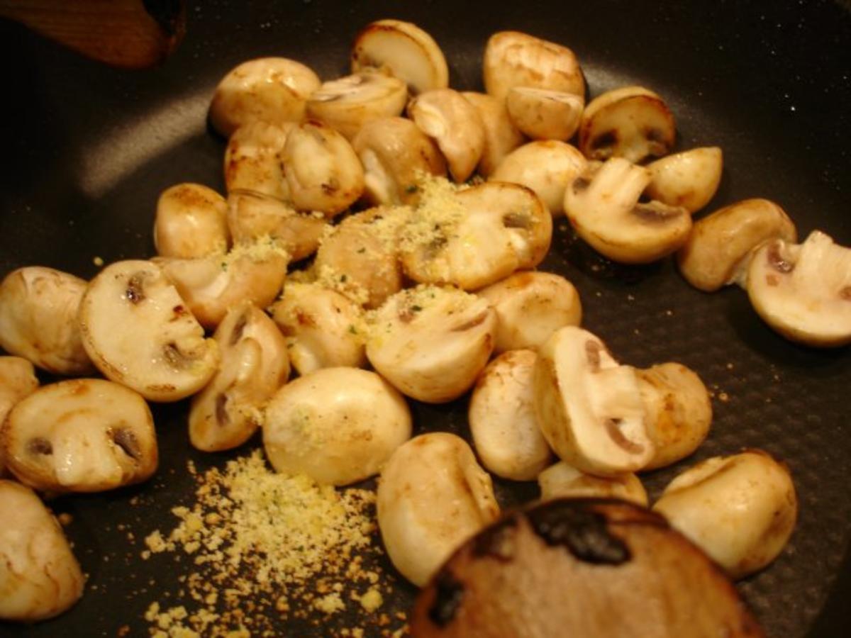 Rindersteak mit Champignons und Zwiebeln - Rezept - kochbar.de