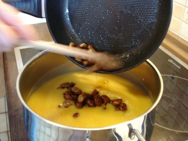 Rezept: Kartoffelsuppe mit Rost-Bratwürsten Bild Nr. 13 Kartoffelsuppe mit Rost-Bratwürsten - Rezept - Bild Nr. 13