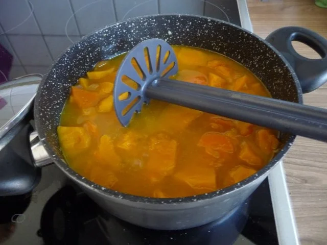 Schmalhans - Küchenmeister : Kürbissüppchen mit Würst´le drin - Rezept - Bild Nr. 6