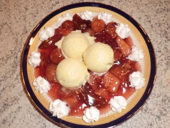 ♥ Vanilleeis mit beschwipsten Früchtchen ♥ - Rezept