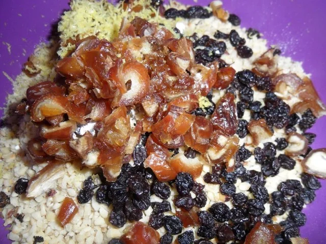 Rezept: Dattel-Lebkuchen mit Haselnüssen Bild Nr. 8 Dattel-Lebkuchen mit Haselnüssen - Rezept - Bild Nr. 8