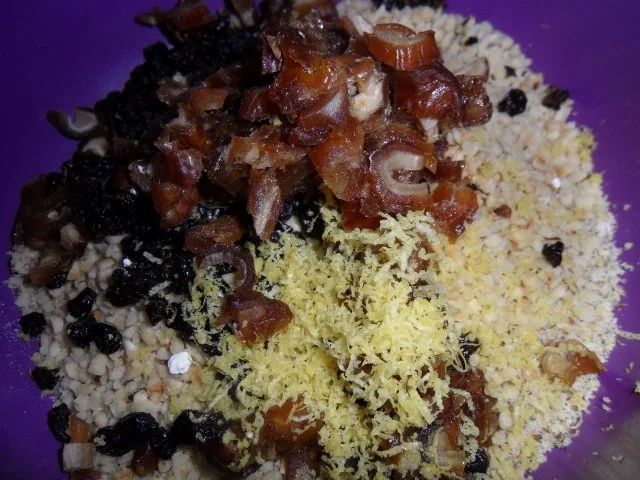 Rezept: Dattel-Lebkuchen mit Haselnüssen Bild Nr. 9 Dattel-Lebkuchen mit Haselnüssen - Rezept - Bild Nr. 9