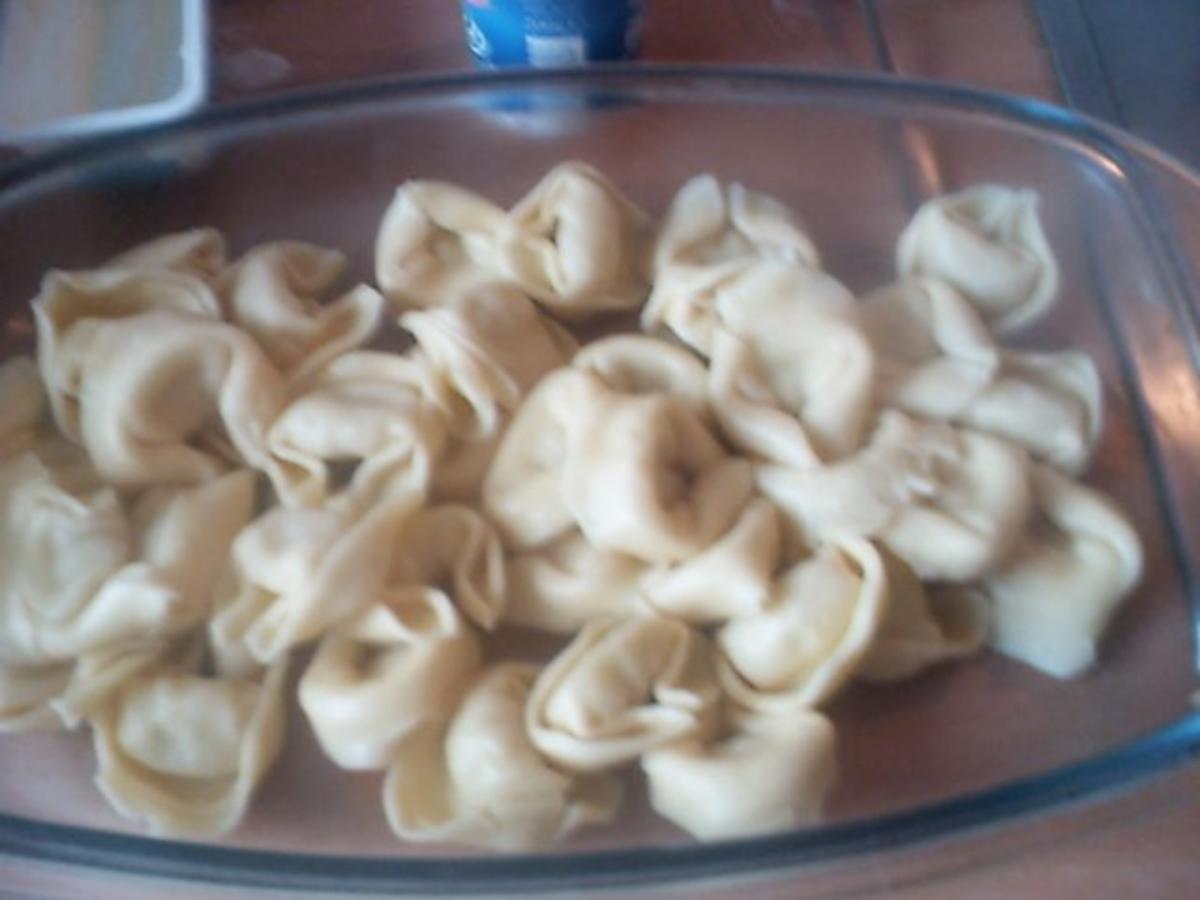 Tortellini im Gemüsebett mit Cremfrisch-Schmelzkäsesosse überbacken - Rezept - Bild Nr. 7