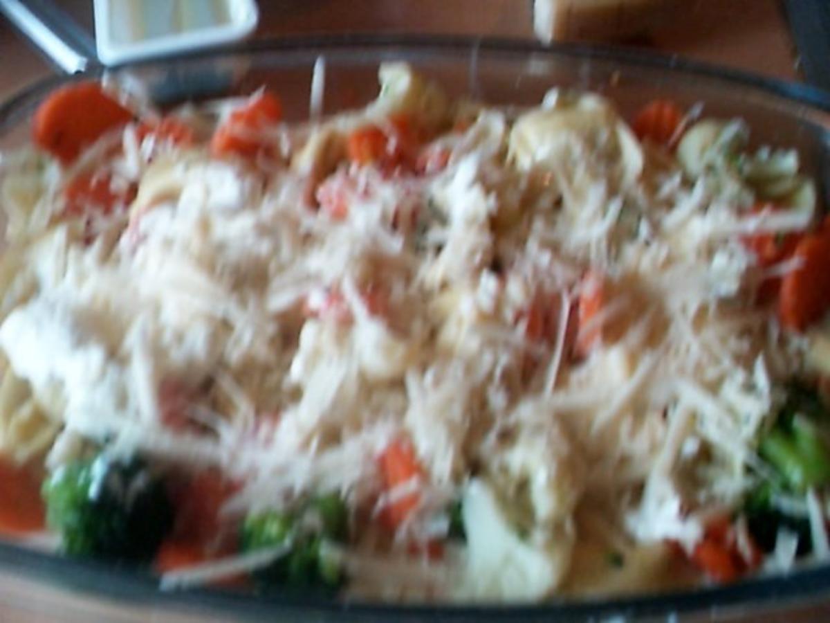Tortellini im Gemüsebett mit Cremfrisch-Schmelzkäsesosse überbacken - Rezept - Bild Nr. 8