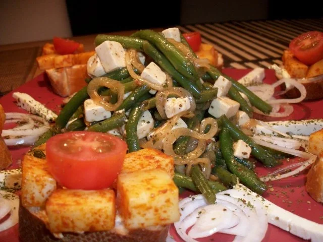 Rezept: Bohnensalat mit Fetakäse dazu Baguettes mit lecker gewürzten Gouda Würfeln..... Bild Nr. 2 Bohnensalat mit Fetakäse dazu Baguettes mit lecker gewürzten Gouda Würfeln..... - Rezept - Bild Nr. 2