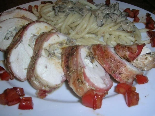 Rezept: Hähnchenbrust mit Mascarpone und Pilzen gefüllt, dazu Bucatini Nr. 9 mit Pilzsauce Bild Nr. 7 Hähnchenbrust mit Mascarpone und Pilzen gefüllt, dazu Bucatini Nr. 9 mit Pilzsauce - Rezept - Bild Nr. 7