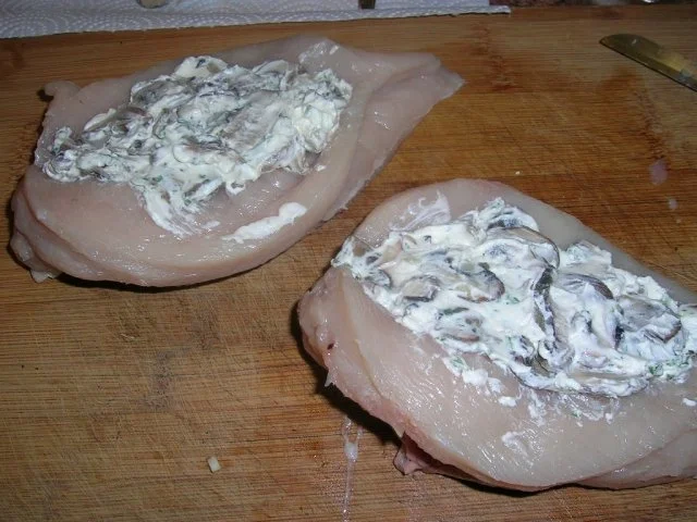 Rezept: Hähnchenbrust mit Mascarpone und Pilzen gefüllt, dazu Bucatini Nr. 9 mit Pilzsauce Bild Nr. 8 Hähnchenbrust mit Mascarpone und Pilzen gefüllt, dazu Bucatini Nr. 9 mit Pilzsauce - Rezept - Bild Nr. 8