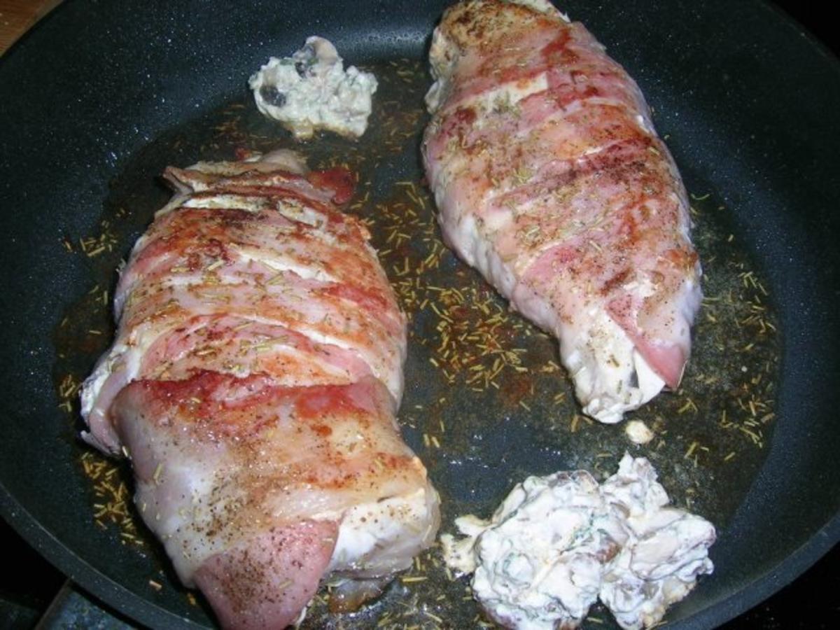 Hähnchenbrust mit Mascarpone und Pilzen gefüllt, dazu Bucatini Nr 9 mit ... Hähnchenbrust mit Mascarpone und Pilzen gefüllt, dazu Bucatini Nr 9 mit ...