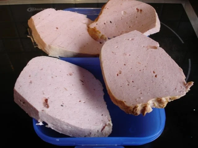 Leberkäse gebraten mit Spiegelei, Bratkartoffeln und Gurkensalat - Rezept - Bild Nr. 2