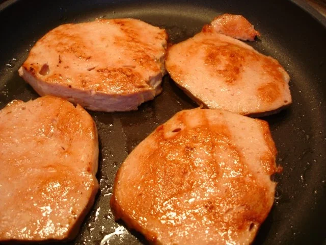 Leberkäse gebraten mit Spiegelei, Bratkartoffeln und Gurkensalat - Rezept - Bild Nr. 4