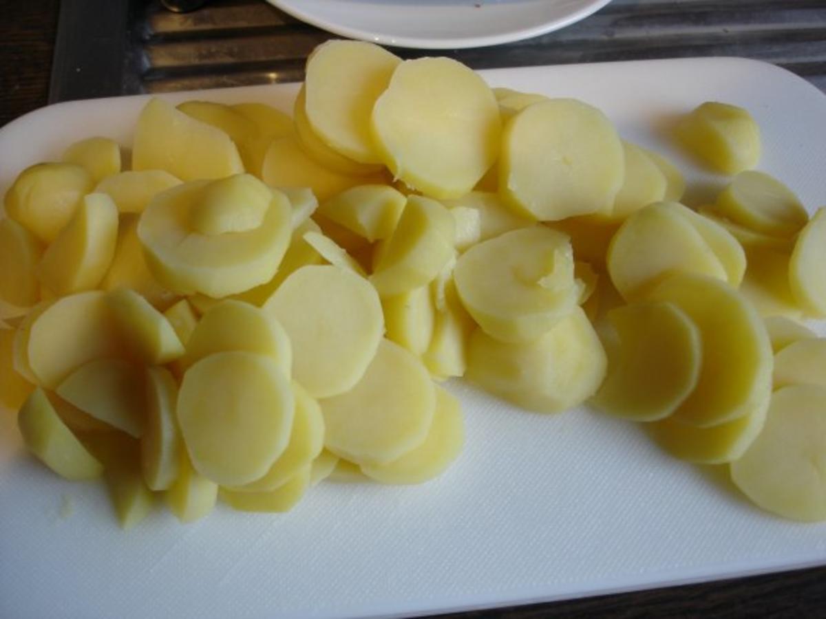 Leberkäse gebraten mit Spiegelei, Bratkartoffeln und Gurkensalat - Rezept - Bild Nr. 8
