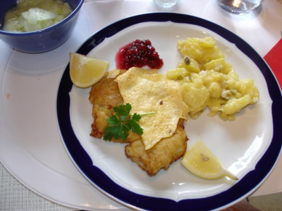 Bilder für Wiener Schnitzel mit Kartoffelsalat nach Irene und Gurkensalat süss-sauer - Rezept