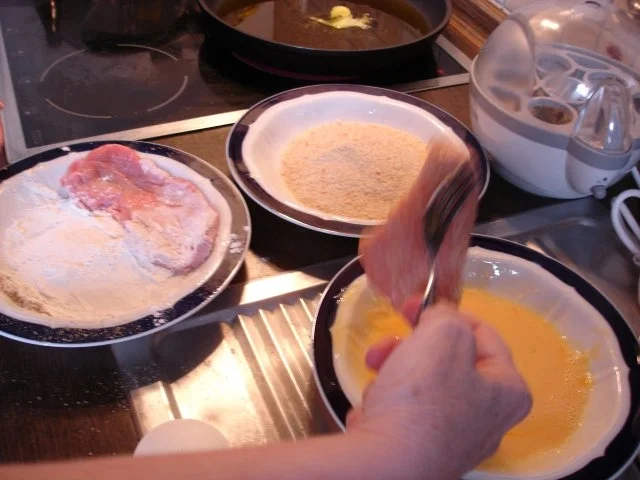 Rezept: Wiener Schnitzel mit Kartoffelsalat nach Irene und Gurkensalat süss-sauer Bild Nr. 3 Wiener Schnitzel mit Kartoffelsalat nach Irene und Gurkensalat süss-sauer - Rezept - Bild Nr. 3