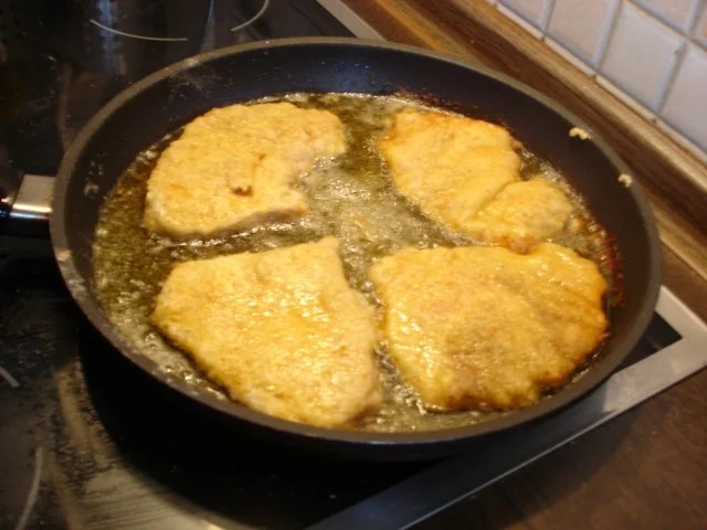 Rezept: Wiener Schnitzel mit Kartoffelsalat nach Irene und Gurkensalat süss-sauer Bild Nr. 6 Wiener Schnitzel mit Kartoffelsalat nach Irene und Gurkensalat süss-sauer - Rezept - Bild Nr. 6