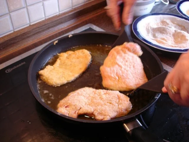 Rezept: Wiener Schnitzel mit Kartoffelsalat nach Irene und Gurkensalat süss-sauer Bild Nr. 5 Wiener Schnitzel mit Kartoffelsalat nach Irene und Gurkensalat süss-sauer - Rezept - Bild Nr. 5