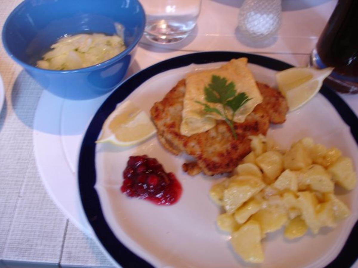 Wiener Schnitzel mit Kartoffelsalat nach Irene  und Gurkensalat süss-sauer - Rezept - Bild Nr. 11