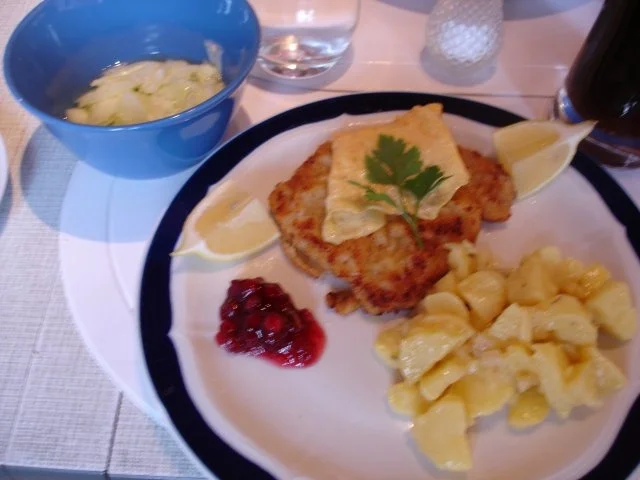 Rezept: Wiener Schnitzel mit Kartoffelsalat nach Irene und Gurkensalat süss-sauer Bild Nr. 11 Wiener Schnitzel mit Kartoffelsalat nach Irene und Gurkensalat süss-sauer - Rezept - Bild Nr. 11