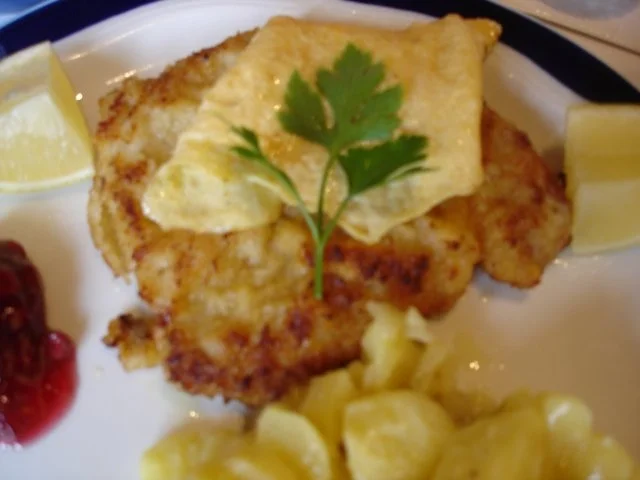 Rezept: Wiener Schnitzel mit Kartoffelsalat nach Irene und Gurkensalat süss-sauer Bild Nr. 10 Wiener Schnitzel mit Kartoffelsalat nach Irene und Gurkensalat süss-sauer - Rezept - Bild Nr. 10