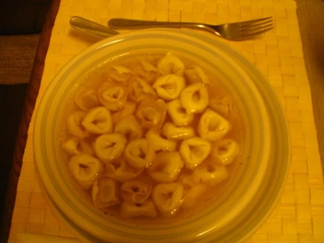 monni`s ital.Klare Fleischbrühe, mit Tortellini ! - Rezept