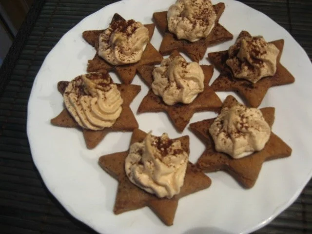 Rezept: Amaretto-Nougat-Sterne Amaretto-Nougat-Sterne - Rezept