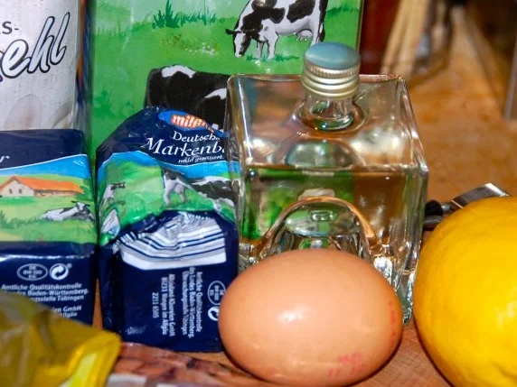 SÜSSER  HEFEGUGELHOPF - Rezept - Bild Nr. 3