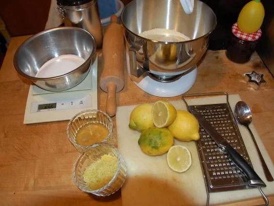 ZITRONEN - MONDE  /  ZITRONEN - MÖNDLI  /  DEMIE LUNES AU CITRON - Rezept