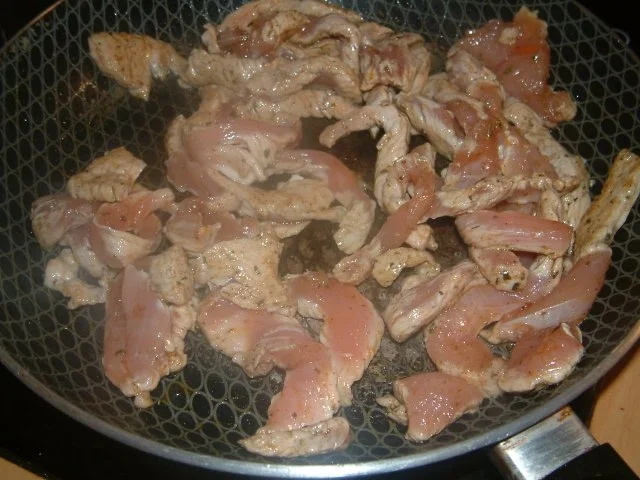 Rezept: Überbackene Gyrospfanne in Weinbrandsauce Bild Nr. 5 Überbackene Gyrospfanne in Weinbrandsauce - Rezept - Bild Nr. 5