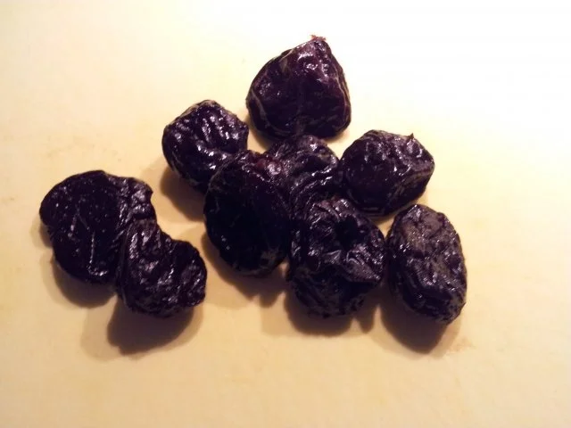 Möhrenrohkost mit Orangen, getrockneten Pflaumen und Äpfeln - Rezept - Bild Nr. 3