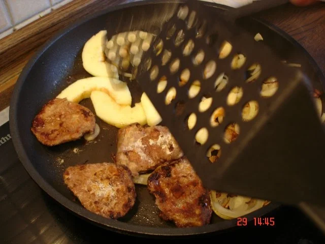 Rezept: Leber mit Zwiebel - und Apfelringen Bild Nr. 11 Leber mit Zwiebel - und Apfelringen - Rezept - Bild Nr. 11
