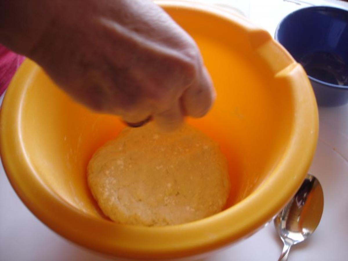 Dampfnudeln ( Süße Hefeklöße ) - Rezept
